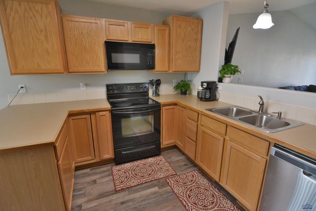 6920 DUNSMORE RD, Rapid City, SD 57702
