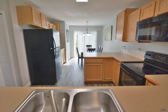 6920 DUNSMORE RD, Rapid City, SD 57702