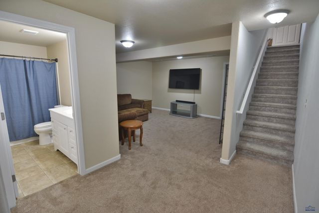 6920 DUNSMORE RD, Rapid City, SD 57702