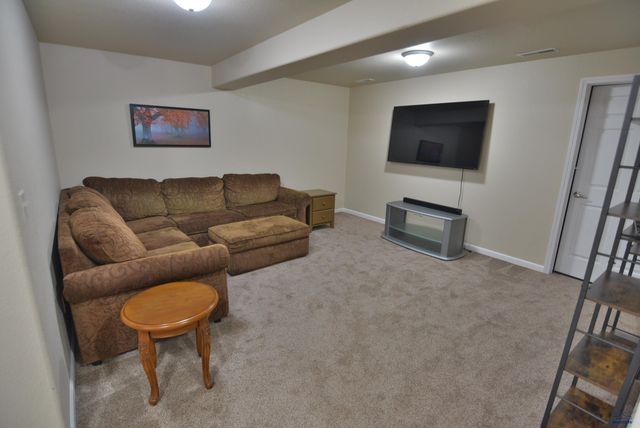 6920 DUNSMORE RD, Rapid City, SD 57702