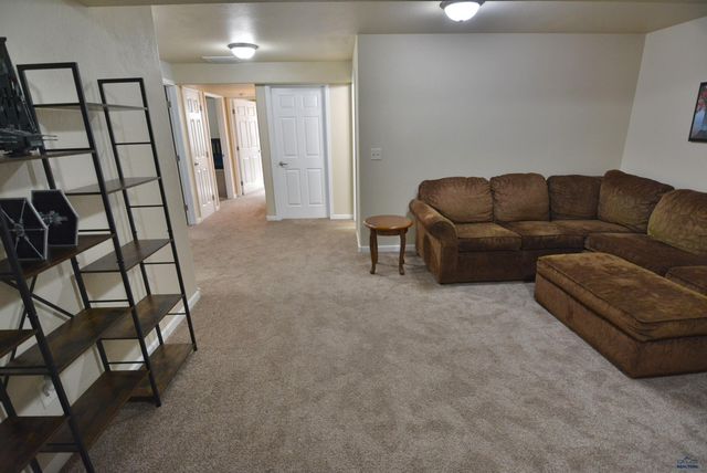 6920 DUNSMORE RD, Rapid City, SD 57702