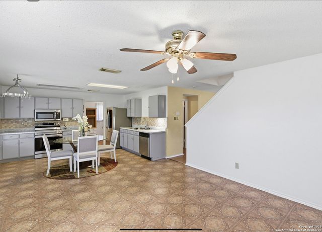 6107 Ferrysage Dr, San Antonio, TX 78244