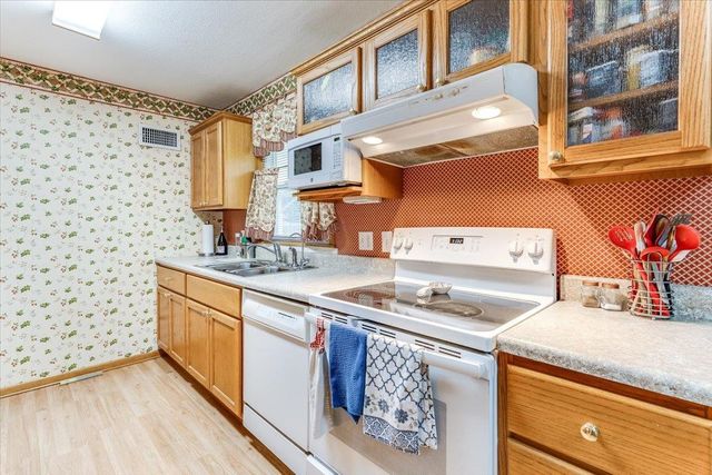 3103 S Martinson Ave, Wichita, KS 67207