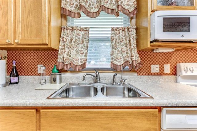 3103 S Martinson Ave, Wichita, KS 67207