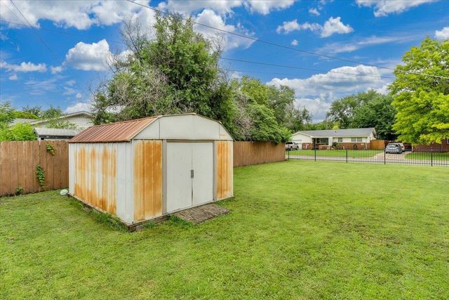 3103 S Martinson Ave, Wichita, KS 67207