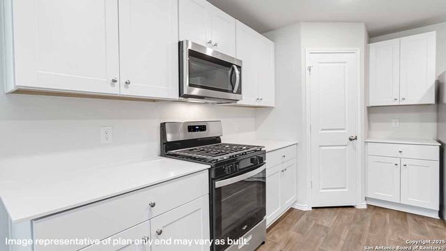 498 American Robin Way, San Antonio, TX 78253