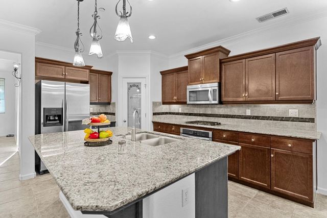 603 Kaweah Avenue, Clovis, CA 93619