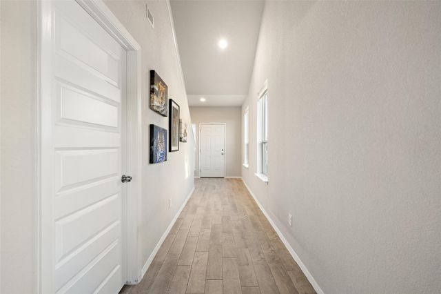 408 Black Opal DR, Jarrell, TX 76537