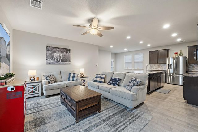 408 Black Opal DR, Jarrell, TX 76537