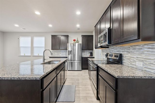 408 Black Opal DR, Jarrell, TX 76537