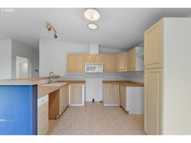 34921 Ne AMBOY Rd, Yacolt, WA 98675