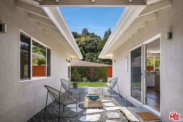 3537 Stonehill Place, Sherman Oaks, CA 91423