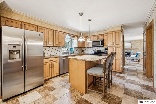 574 S 126th Street, Omaha, NE 68154