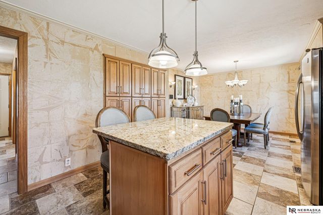 574 S 126th Street, Omaha, NE 68154