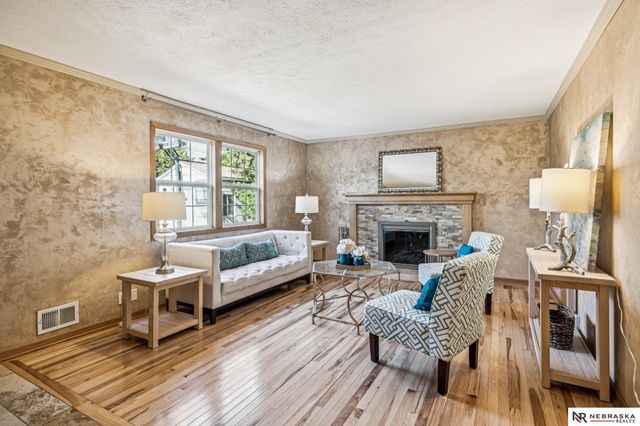 574 S 126th Street, Omaha, NE 68154