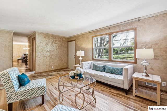 574 S 126th Street, Omaha, NE 68154