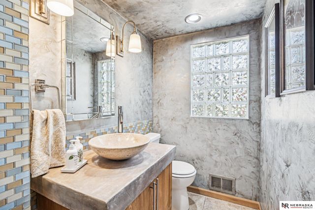 574 S 126th Street, Omaha, NE 68154