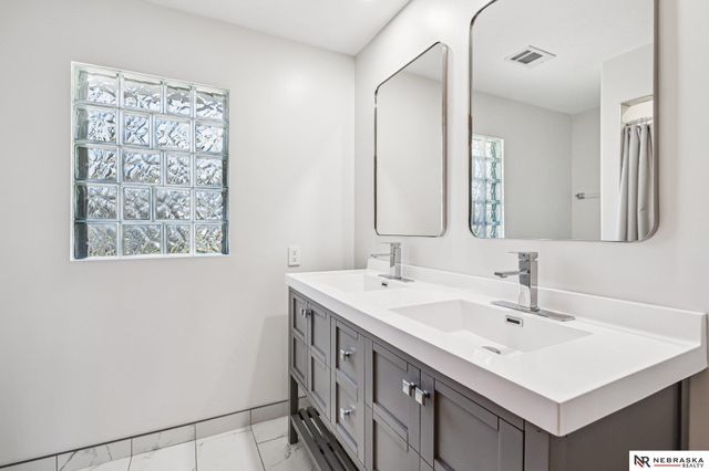 574 S 126th Street, Omaha, NE 68154