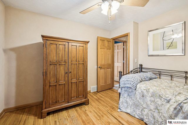 574 S 126th Street, Omaha, NE 68154