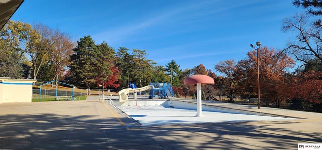 574 S 126th Street, Omaha, NE 68154