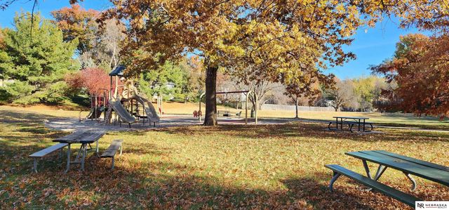 574 S 126th Street, Omaha, NE 68154