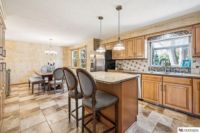 574 S 126th Street, Omaha, NE 68154