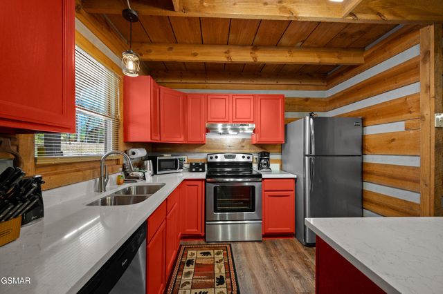 1918 Charles Lewis Way, Sevierville, TN 37876