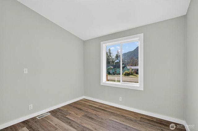 137 Collar Avenue, Morton, WA 98356