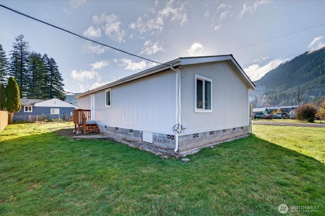 137 Collar Avenue, Morton, WA 98356