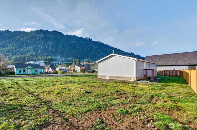 137 Collar Avenue, Morton, WA 98356