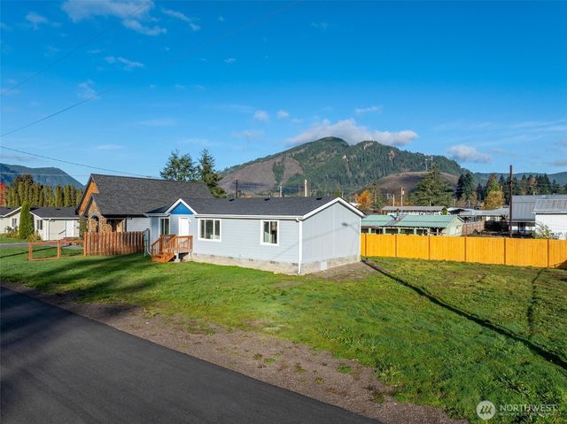 137 Collar Avenue, Morton, WA 98356