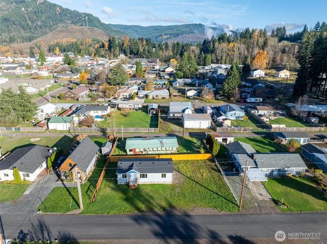 137 Collar Avenue, Morton, WA 98356