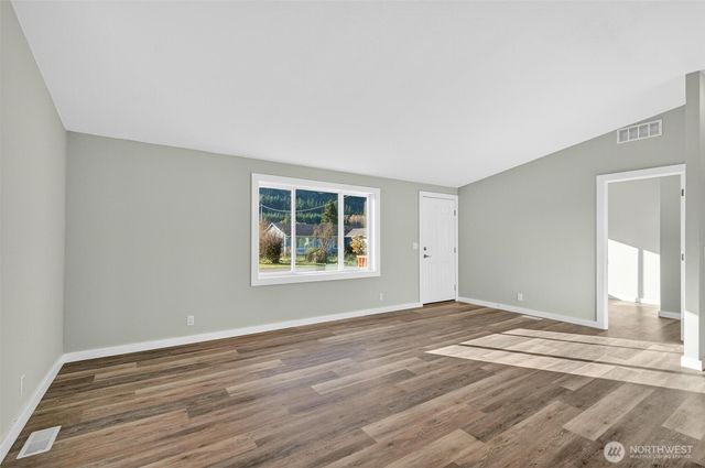 137 Collar Avenue, Morton, WA 98356