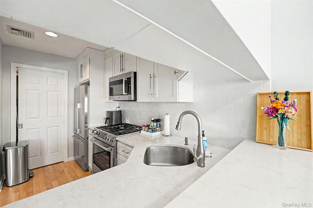 241-49 Oak Park Drive B, Little Neck, NY 11362