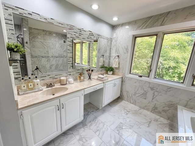 126 Mary Alice Court, Union Twp, NJ 07083