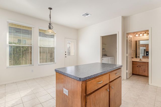2215 Dry Creek DR 611, Round Rock, TX 78681