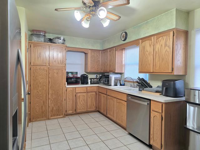 1713 Oakland Avenue, Crest Hill, IL 60403