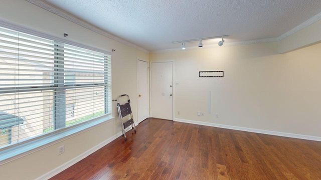 5835 Sandhurst Lane D, Dallas, TX 75206
