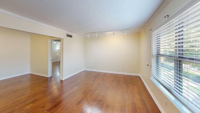 5835 Sandhurst Lane D, Dallas, TX 75206