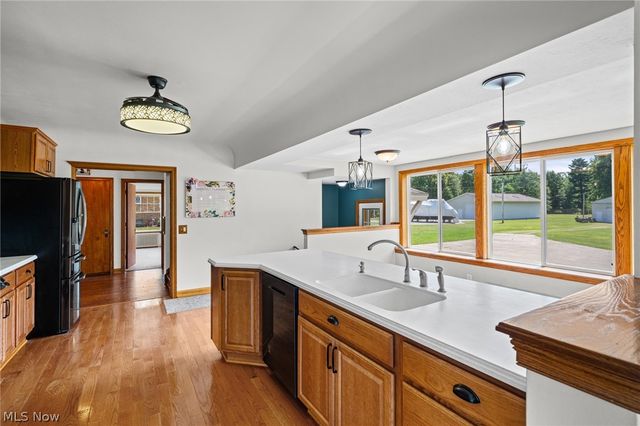 3230 E Wallings Road, Broadview Heights, OH 44147