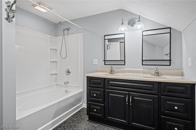 3230 E Wallings Road, Broadview Heights, OH 44147