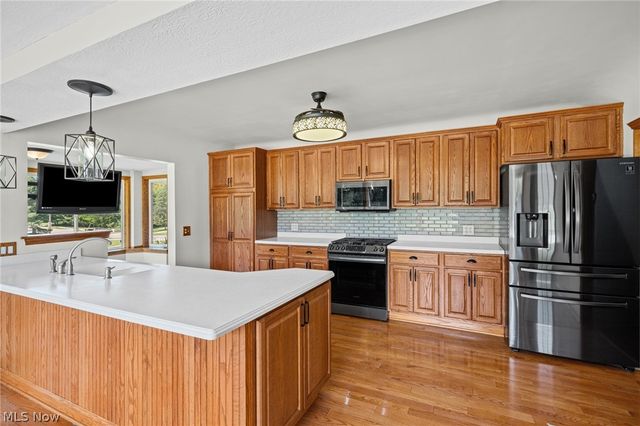 3230 E Wallings Road, Broadview Heights, OH 44147