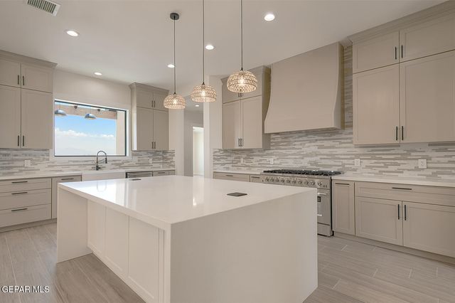 6035 Dusty Prints Road, Las Cruces, NM 88007