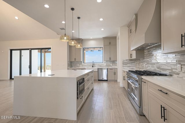 6035 Dusty Prints Road, Las Cruces, NM 88007