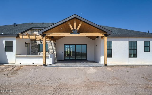 6035 Dusty Prints Road, Las Cruces, NM 88007