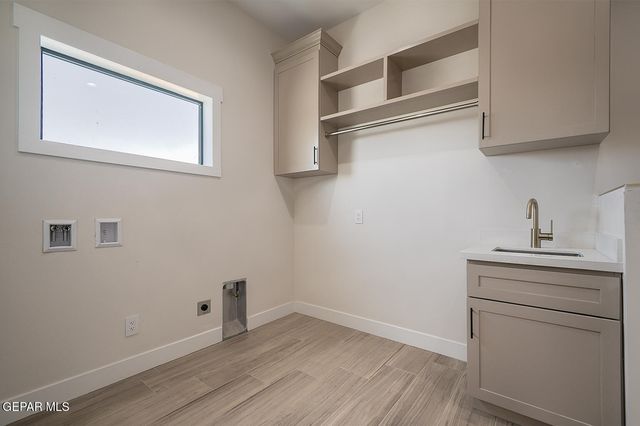 6035 Dusty Prints Road, Las Cruces, NM 88007