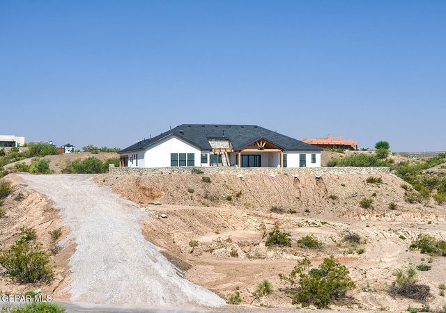 6035 Dusty Prints Road, Las Cruces, NM 88007