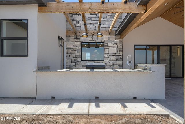 6035 Dusty Prints Road, Las Cruces, NM 88007