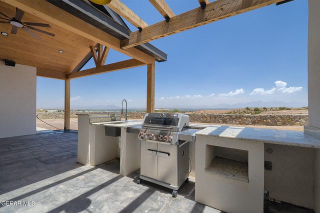 6035 Dusty Prints Road, Las Cruces, NM 88007