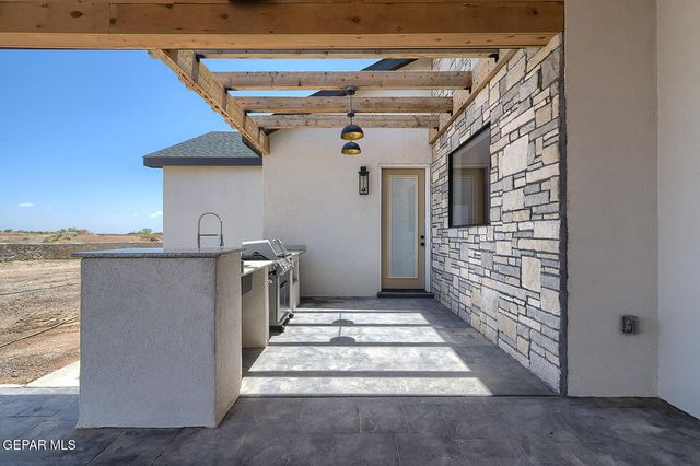 6035 Dusty Prints Road, Las Cruces, NM 88007